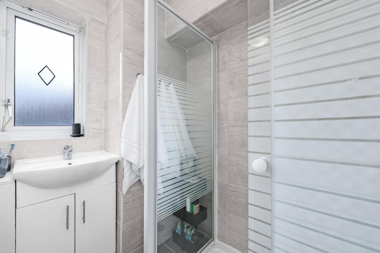 Stylish Excel 3 Bedroom Flat London Eksteriør bilde